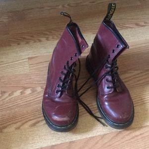 Maroon Dr. Marten Airwaves